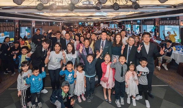 「呼吸希望」計劃在世界肺癌關注月，舉辦計劃首個泡泡維港嘉年華，為肺癌患友送上希望及支持，亦希望提高港人對肺癌的關注。