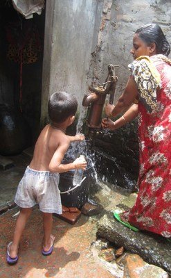 Aquatabs Flo, water disinfection at point of collection. Photo credit: Yoshika Crider