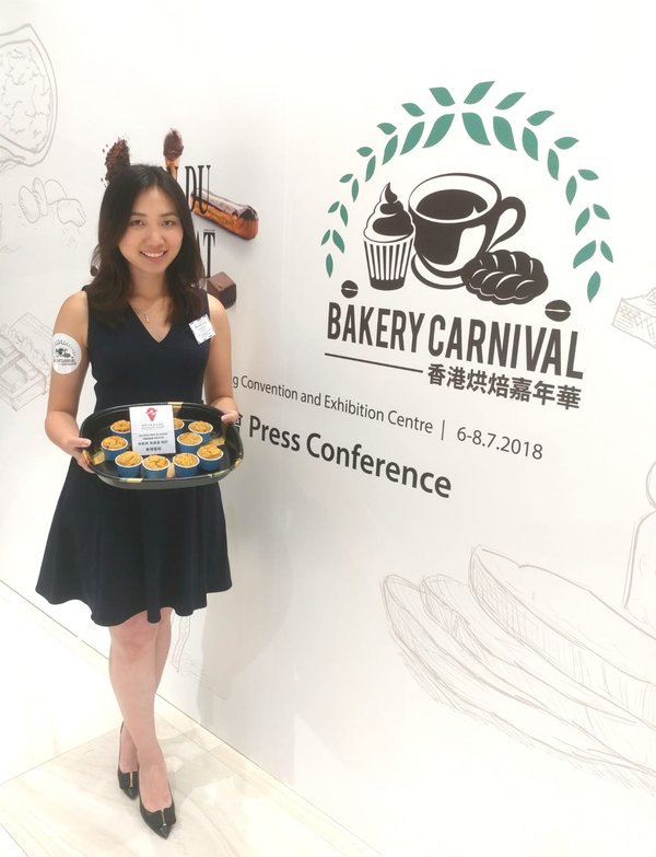 香港烘焙嘉年華記者會暨香港無敏節發佈會上,國際無敏食品協會創辦人兼會長林均蔚小姐向傳媒講解香港無敏節三大重點活動包括創造健力氏世界紀錄「全球最長麵包」的誕生、「無敏食品烹飪工作坊」及「無敏天地」教育展區 香港烘焙嘉年華記者會暨香港無敏節發佈會上,國際無敏食品協會創辦人兼會長林均蔚小姐向傳媒講解香港無敏節三大重點活動包括創造健力氏世界紀錄「全球最長麵包」的誕生、「無敏食品烹飪工作坊」及「無敏天地」教育展區