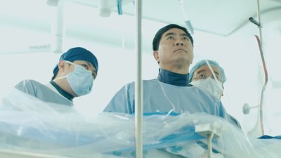 葛均波院士於上海德達醫院復合手術室開展冠心病介入手術