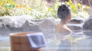 秋冬泡湯正夯　切忌冷熱交替