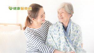 氣溫驟降天氣冷　銀髮族除了保暖還要防跌