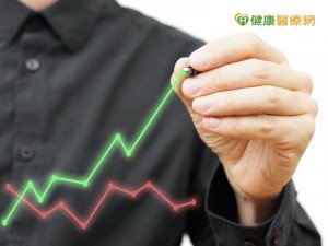 夜臥晨起養足腎氣 　少思寡欲頤養天年