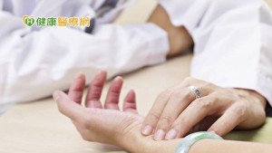 濕氣重或食生冷易致病？　兩類觀點與中醫師性情相關