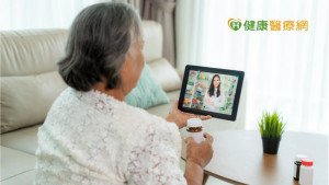慢性病不回診風險高　醫籲：多利用視訊電話診療