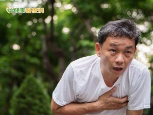 他突然胸悶休克　竟是兩種心臟急重症發作