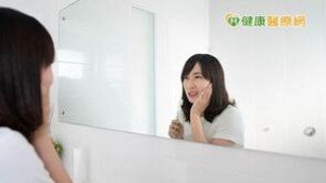 刷牙流血了？你該仔細刷「這裡」　錯用牙線當心「傳染」牙菌斑