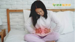 天冷腹痛當心消化性潰瘍上身！　醫提「７大日常禁忌」