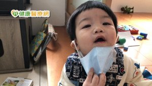 出入都得戴口罩　小小孩抗拒不戴怎麼辦？