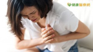 63歲女長期受背痛困擾　竟是心肌梗塞惹禍