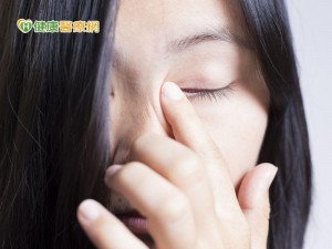 以為只是眼屎多　眼睫毛竟鑽出蟲