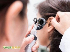 她經常頭暈好幾秒　原來是 「耳石症」上身